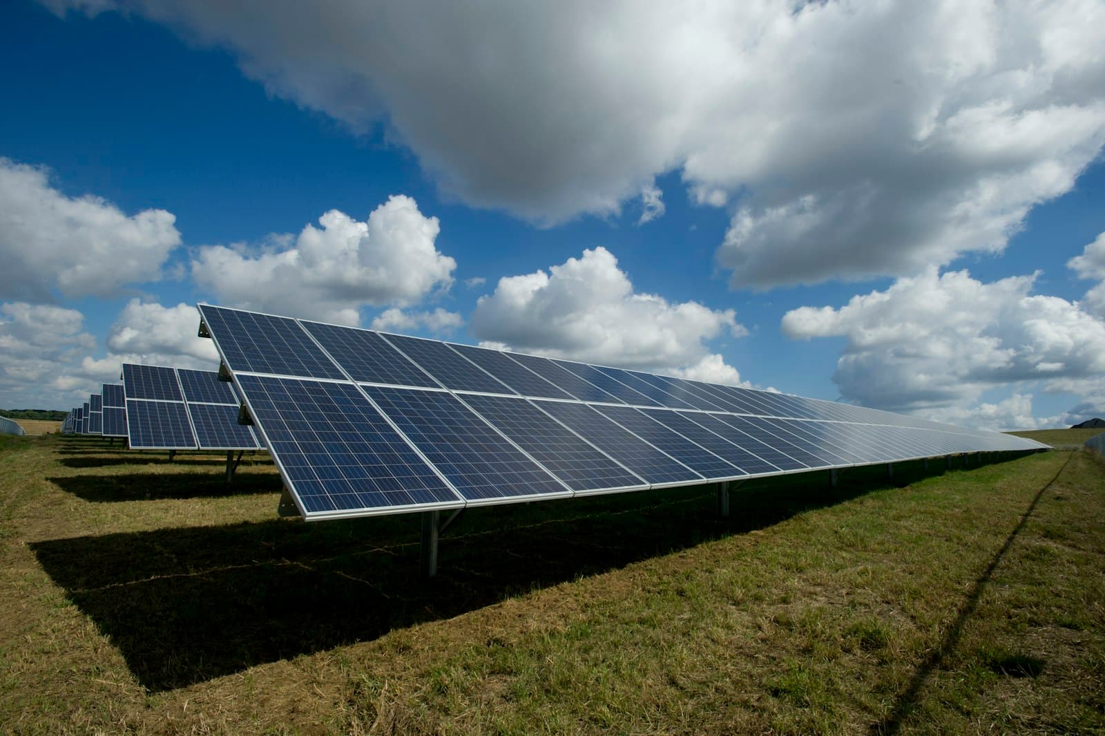 Complete Solar Energy Guide for Australian Homes - Tariffs & ROI